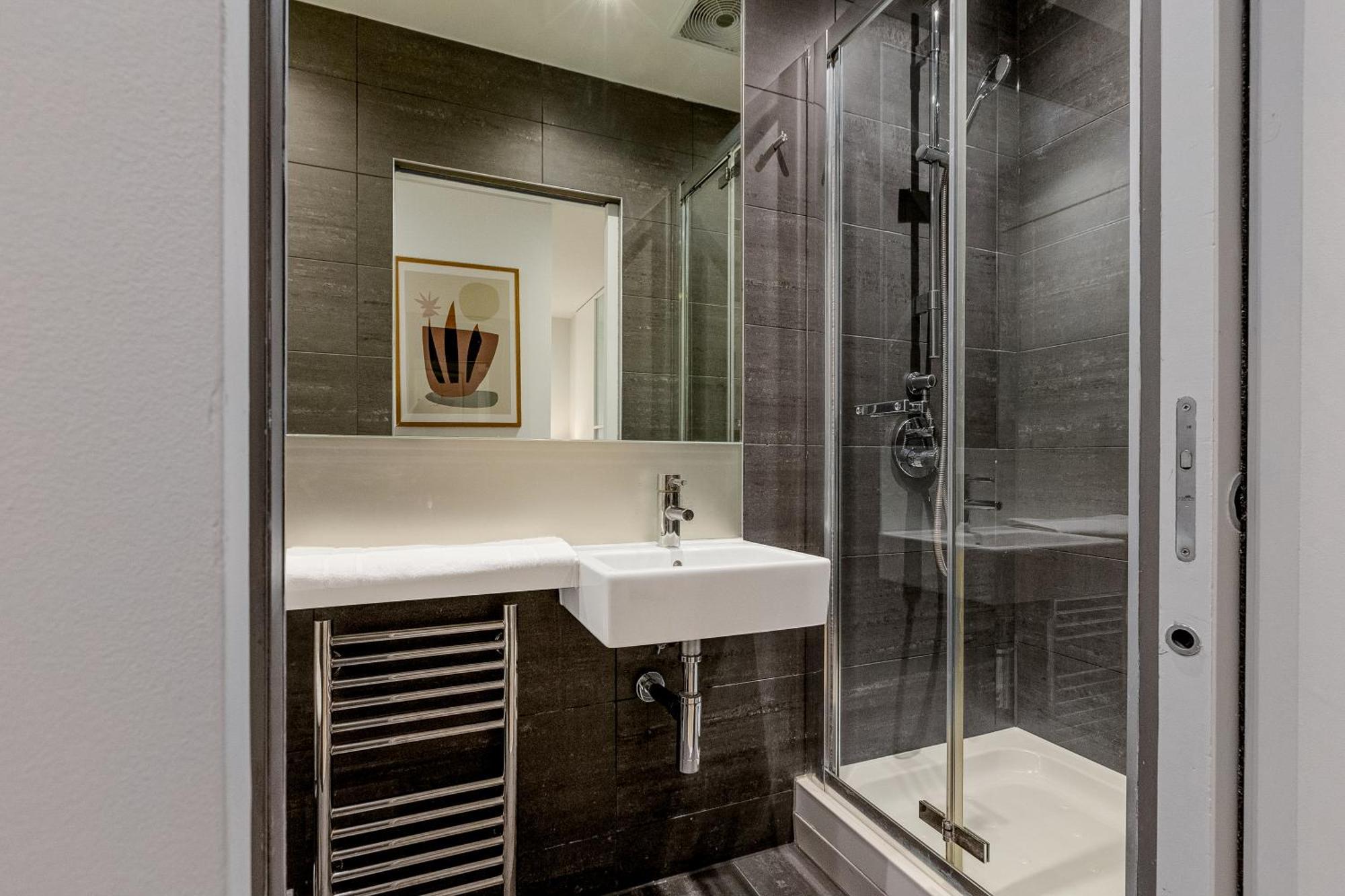 Central Servised Apartments On Artillery Lane London Ngoại thất bức ảnh