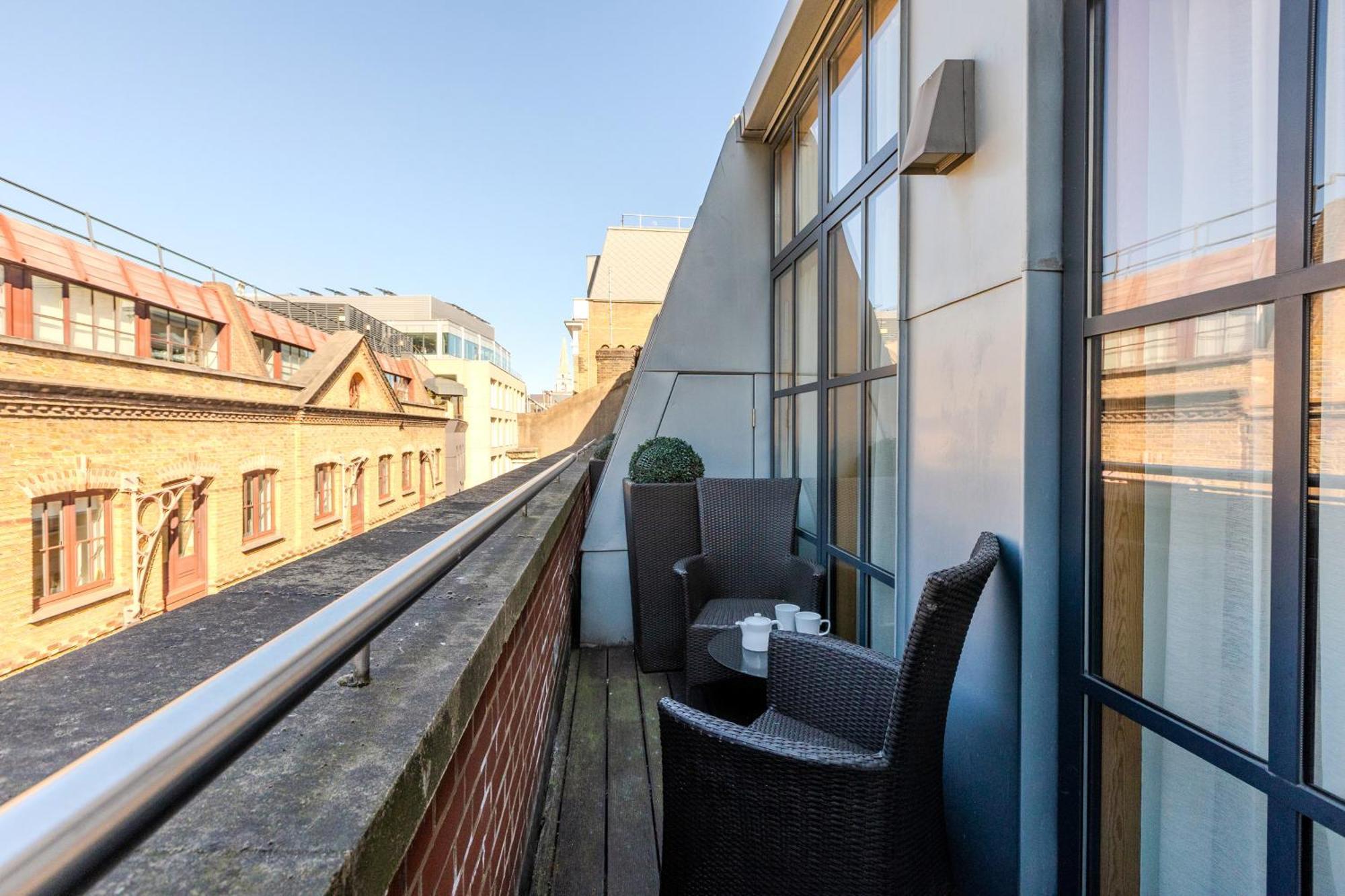 Central Servised Apartments On Artillery Lane London Ngoại thất bức ảnh